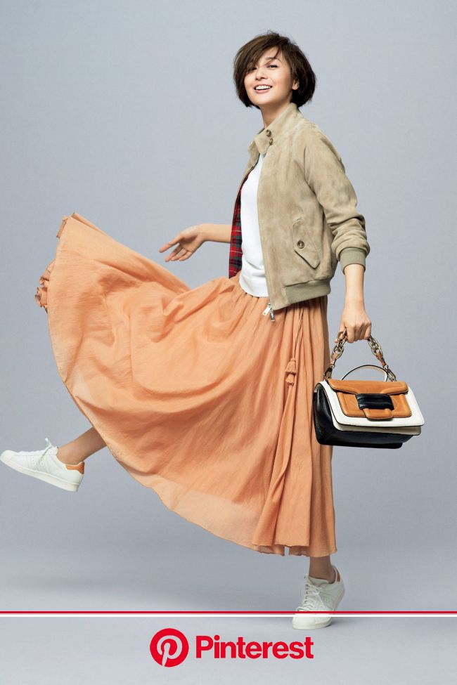 富岡佳子のおしゃれに効くスニーカースタイル　五選 | 50代 ファッション, ファッション, カジュアルなオフィスファッション