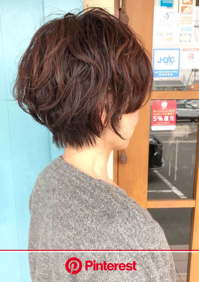 私には似合わない そう思っていたショートヘアにしたら衝撃の結末が待っていた 髪型 40代 ボブ パーマ 40代 ショートパーマヘア Luna Margarin 美しさ