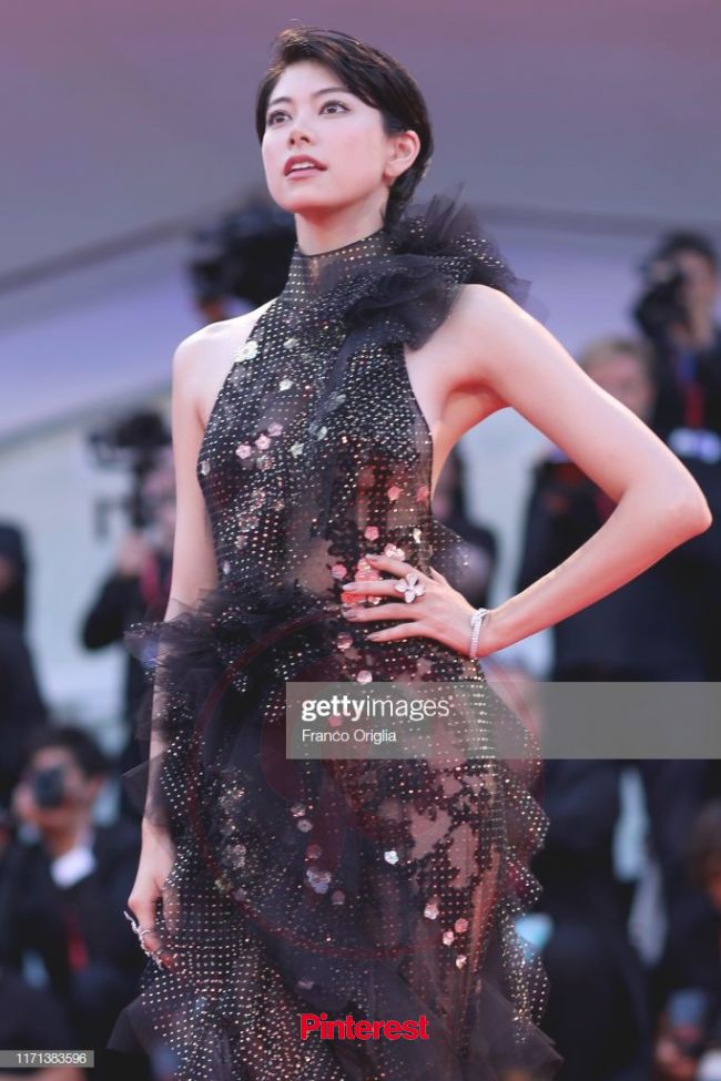 ニュース写真 Hikari Mori Walks The Red Carpet Ahead Of The アジアの女性 エレガントな女性 美しいモデル Luna Margarin 美しさ